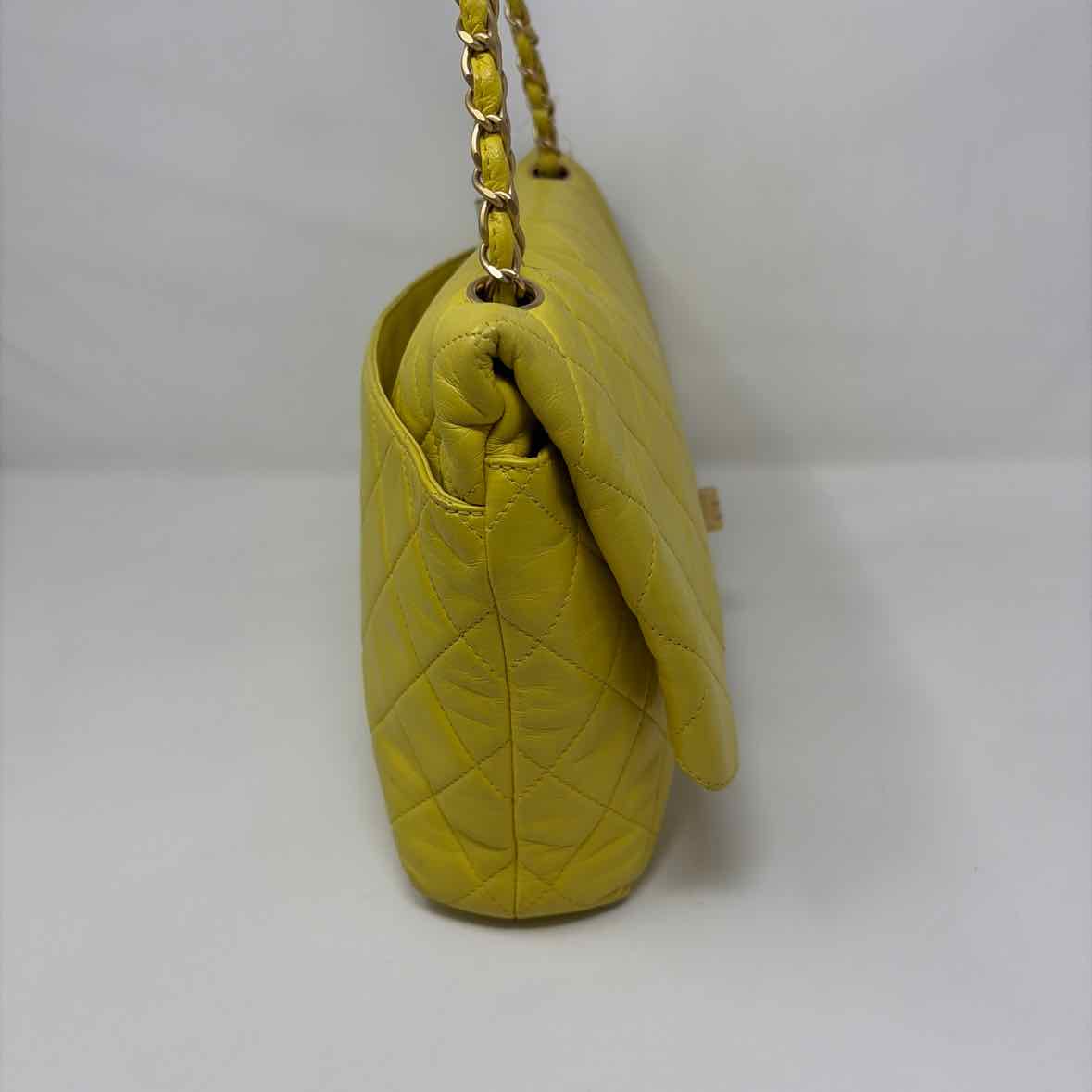 Pre-Owned Chanel Chartreuse Leather Designer Handbag