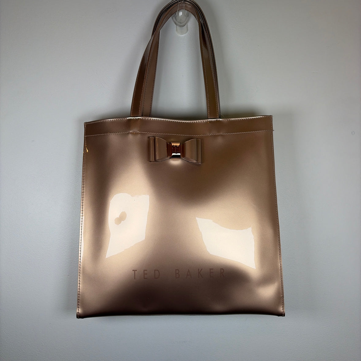 Pre-Owned Ted Baker Rose Gold Patent Handbag