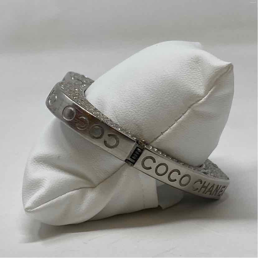 Pre-Owned Chanel Silver Multi Metal Designer Jewelry