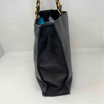 Pre-Owned Chanel Black Leather Designer Handbag