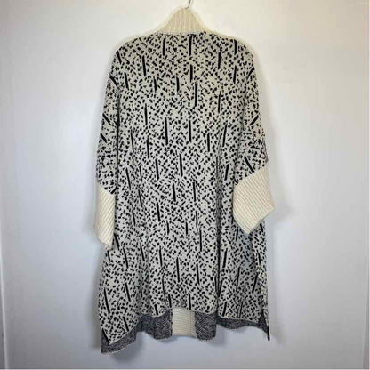 Pre-Owned Size 1X Marla Wynne Black & White Cardigan