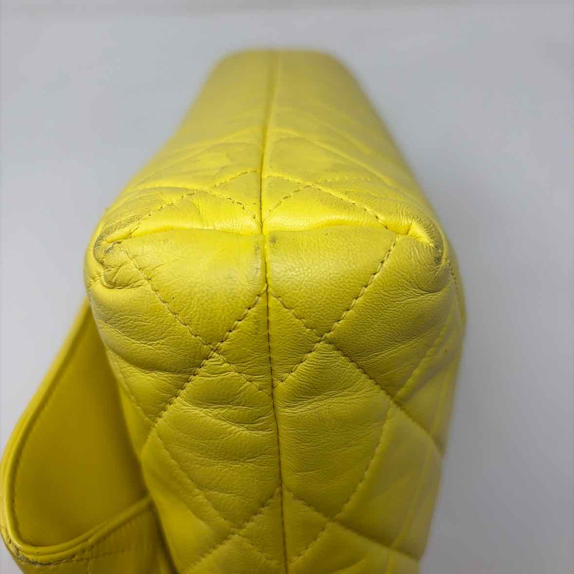 Pre-Owned Chanel Chartreuse Leather Designer Handbag