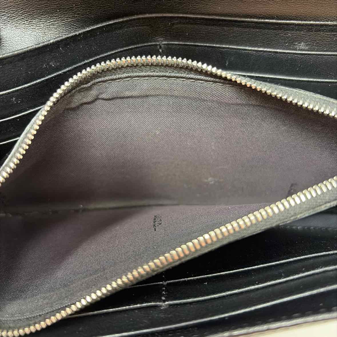 Pre-Owned Fendi Black Leather Designer Wallet