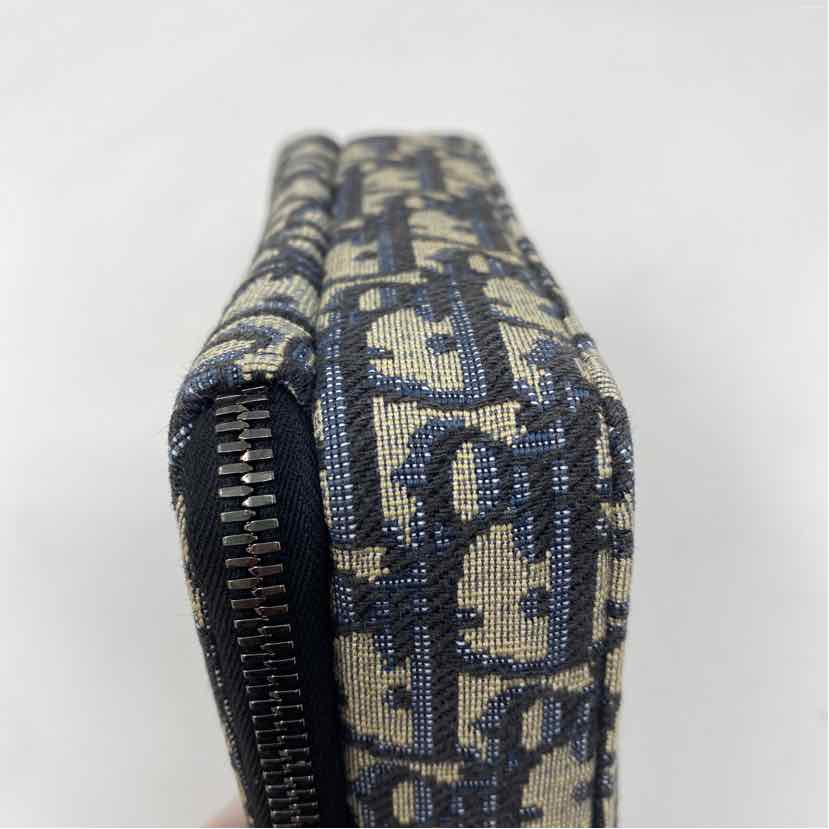 Pre-Owned Christian Dior Monogram Canvas Designer Handbag