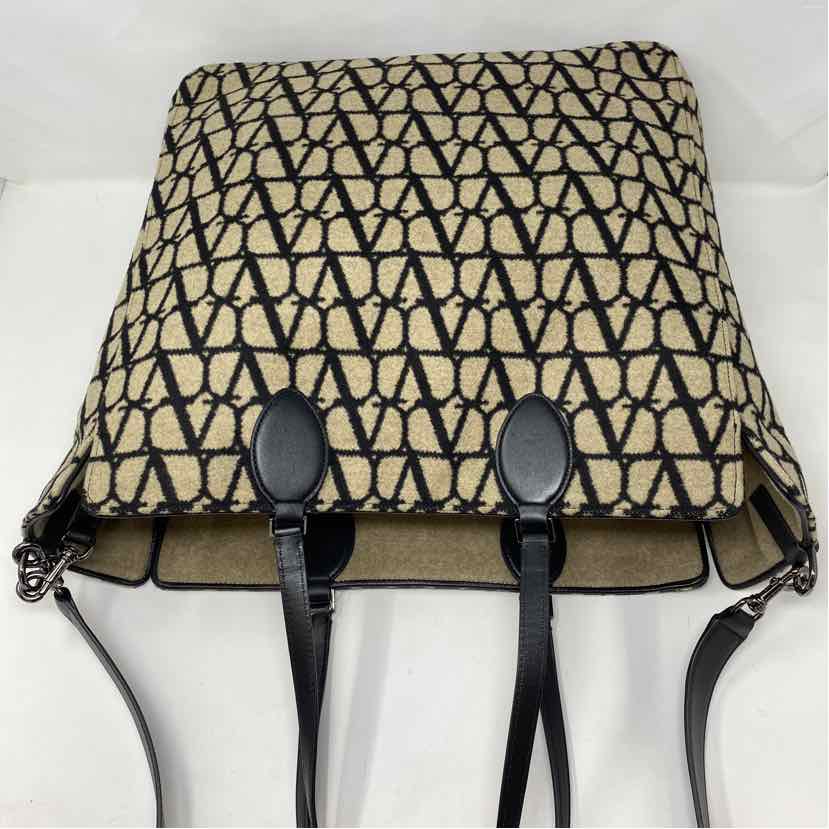 Pre-Owned Valentino Taupe Wool Designer Handbag
