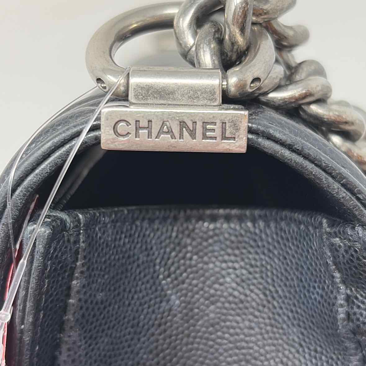 Pre-Owned Chanel Black Leather Designer Handbag