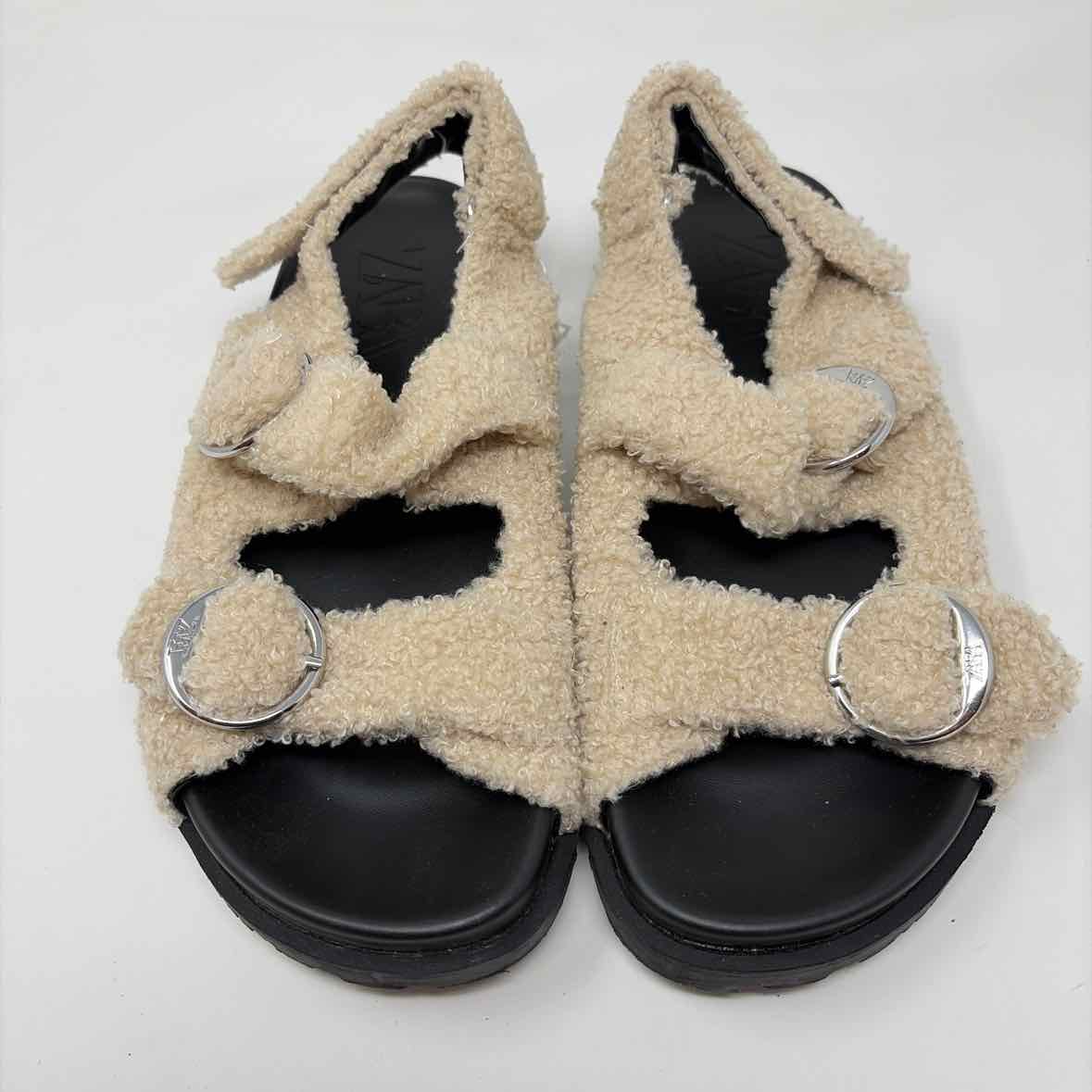 Pre-Owned Shoe Size 9.5 ZARA Tan Sandals