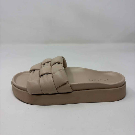 Pre-Owned Shoe Size 6.5 Inuki Beige Sandals