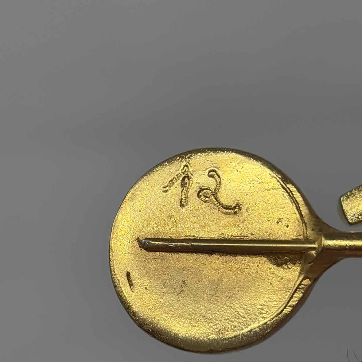 Pre-Owned Lee Wolfe Gold Multi Metal Brooch
