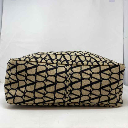 Pre-Owned Valentino Taupe Wool Designer Handbag