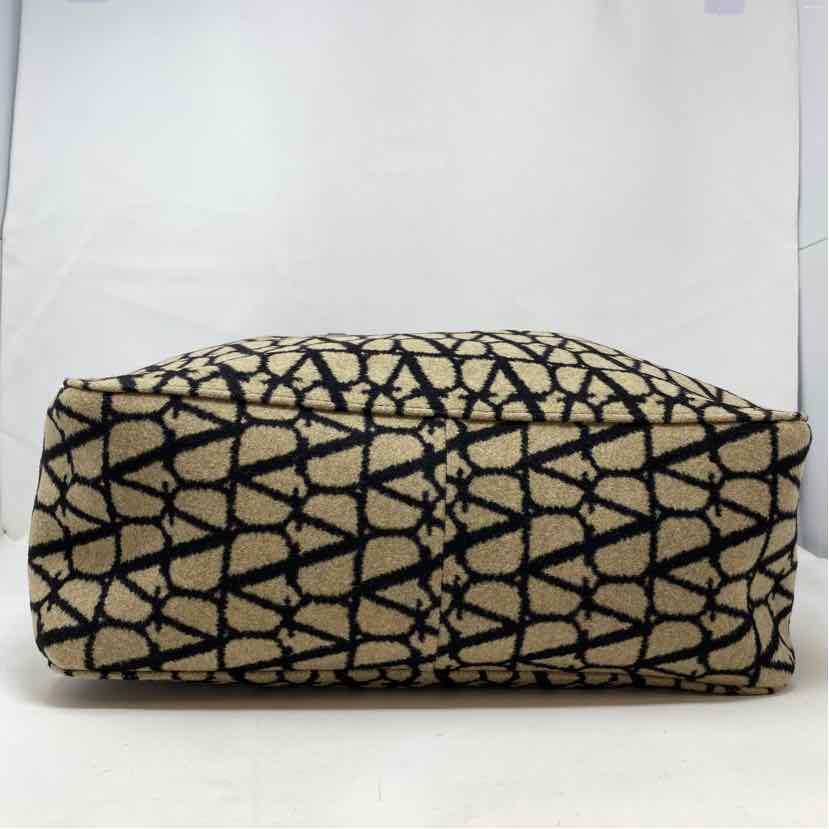 Pre-Owned Valentino Taupe Wool Designer Handbag