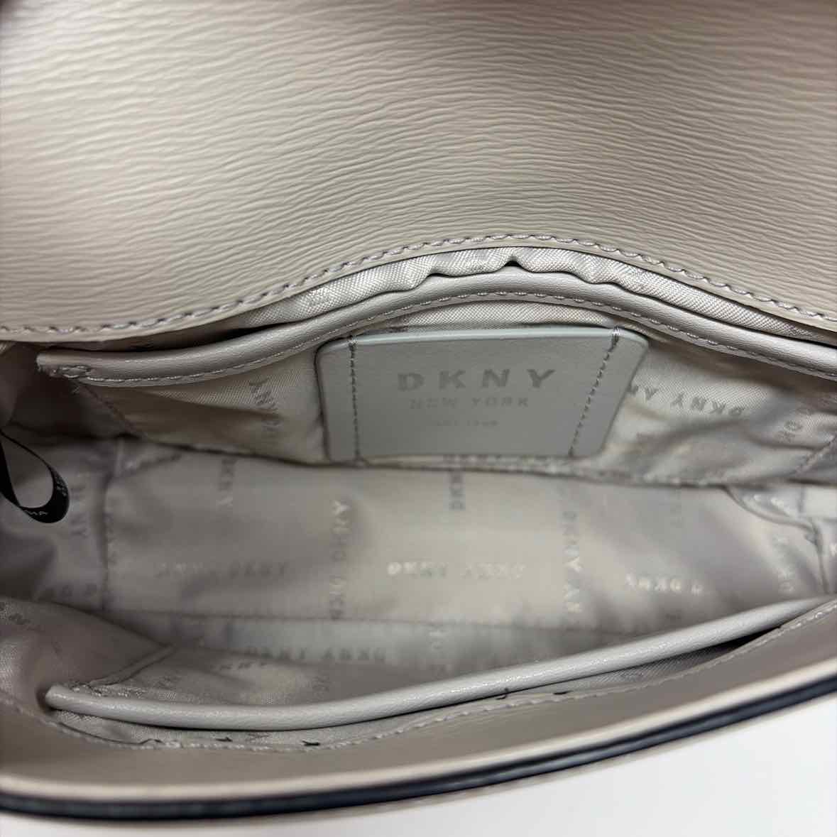 Pre-Owned DKNY Taupe Leather Handbag