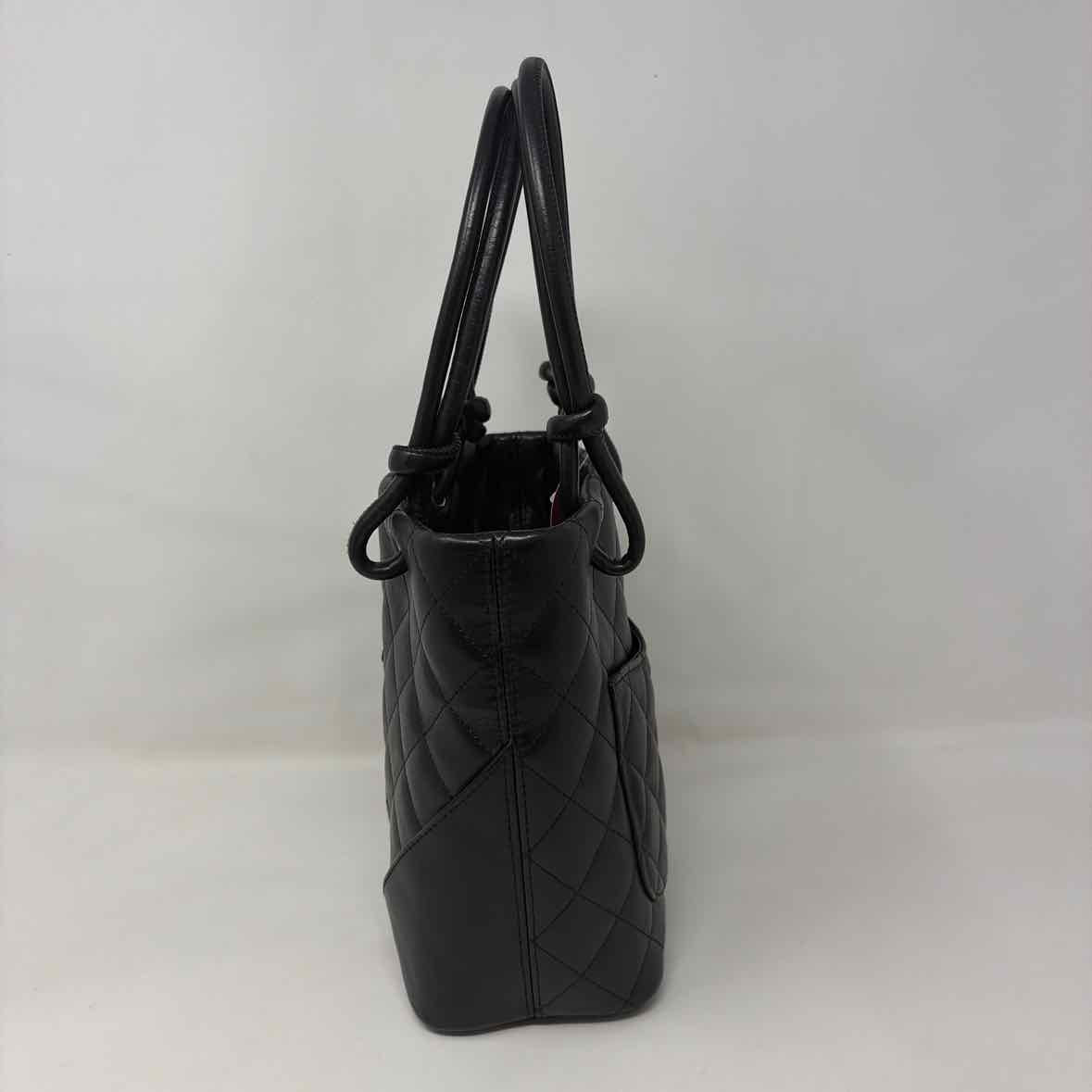 Pre-Owned Chanel Black Leather Handbag