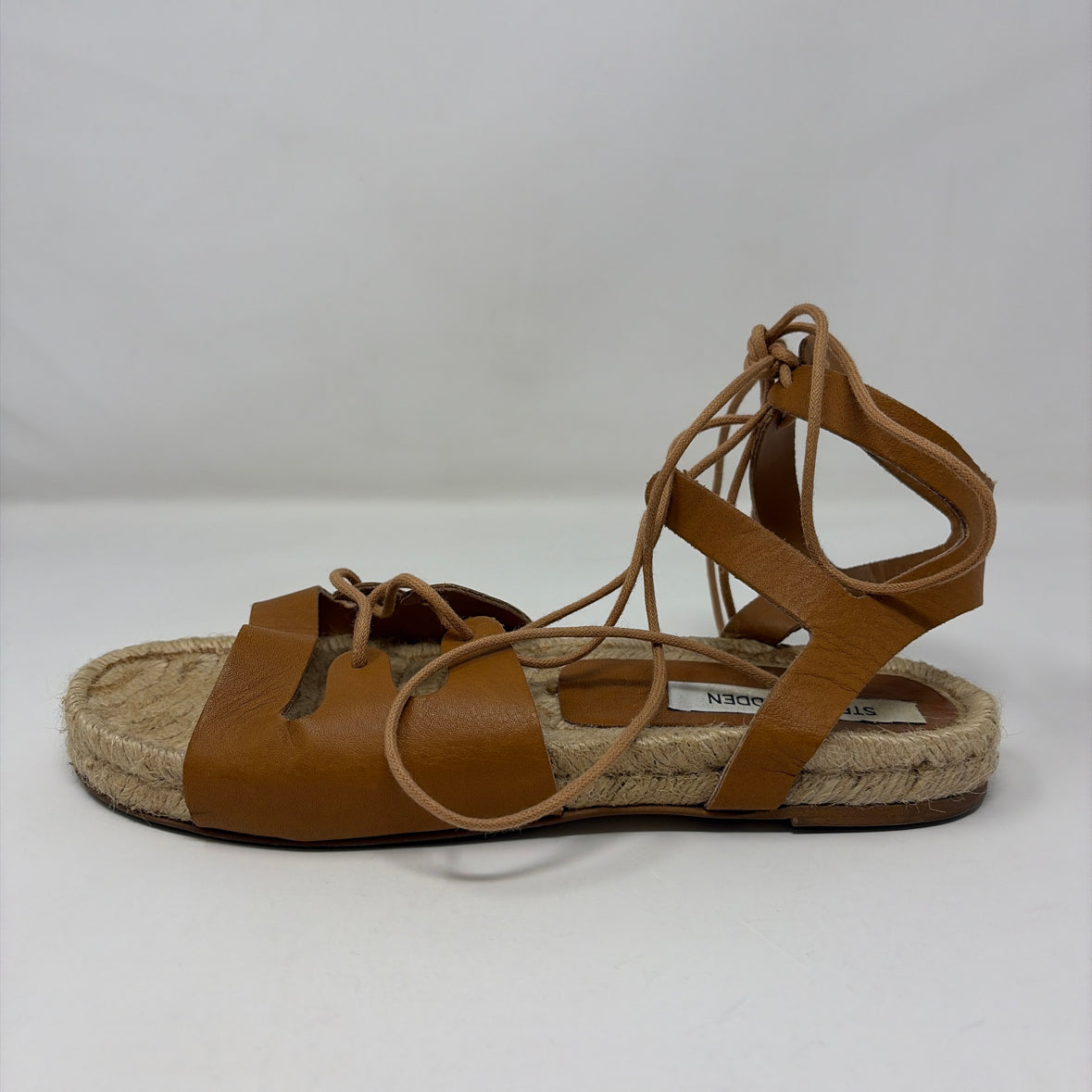 Pre-Owned Shoe Size 9 Steve Madden Tan Sandals